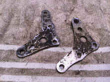 Load image into Gallery viewer, 2002 Yamaha WR250F top motor mount