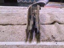 Load image into Gallery viewer, 2002 Yamaha WR250F chain guard guide