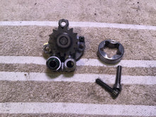 Load image into Gallery viewer, 2002 Yamaha WR250F Oil pump
