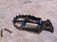 Load image into Gallery viewer, 2002 Yamaha WR250F Foot pegs