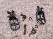 Load image into Gallery viewer, 2002 Yamaha WR250F Foot pegs