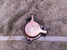 Load image into Gallery viewer, 2001 Yamaha YZ250F oil pump cover