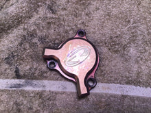 Load image into Gallery viewer, 2001 Yamaha YZ250F oil pump cover