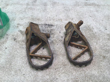Load image into Gallery viewer, 2000 KTM 250 EXC foot pegs