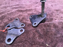 Load image into Gallery viewer, 1998 Yamaha YZ400F Motor mounts