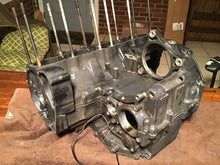 Load image into Gallery viewer, 1986 87 88 Suzuki GSXR750 GSXR 750 Crankcase engine block crank case cases
