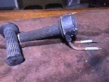 Load image into Gallery viewer, 1974 - 1977 Suzuki GT 380 GT380 Twist throttle kill switch grips throttle body