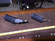 Load image into Gallery viewer, 1981 1982 HONDA CB900F FOOT RESTS PEGS STEPS SET PAIR