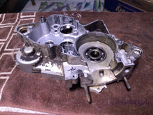 Load image into Gallery viewer, Yz125 Right Side Crankcase Crank Case Kicker Side 1993