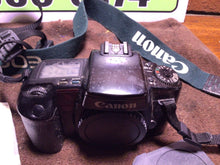 Load image into Gallery viewer, Canon EOS Elan 35mm SLR Film Camera Body w/ Quartz Date Back