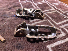 Load image into Gallery viewer, 1999 SUZUKI 86-01 RM80 RM85 FOOTPEGS FOOT PEGS STANDS RESTS 43550-02B01-019