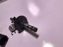 Load image into Gallery viewer, 1972 Kawasaki KE175 Enduro F7 175 KM195B. Engine kicker kick start gear