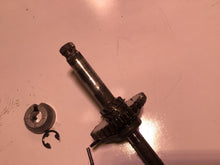 Load image into Gallery viewer, 1972 Kawasaki KE175 Enduro F7 175 KM195B. Engine kicker kick start gear