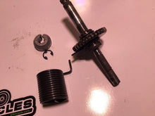 Load image into Gallery viewer, 1972 Kawasaki KE175 Enduro F7 175 KM195B. Engine kicker kick start gear