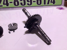 Load image into Gallery viewer, 1972 Kawasaki KE175 Enduro F7 175 KM195B. Engine kicker kick start gear