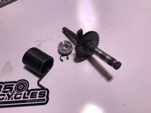 Load image into Gallery viewer, 1972 Kawasaki KE175 Enduro F7 175 KM195B. Engine kicker kick start gear