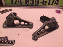 Load image into Gallery viewer, ORIGINAL OEM 198 HONDA MAGNA V45 Set REAR PASSENGER FOOT PEGS & MOUNTS
