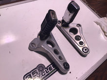 Load image into Gallery viewer, ORIGINAL OEM 198 HONDA MAGNA V45 Set REAR PASSENGER FOOT PEGS & MOUNTS