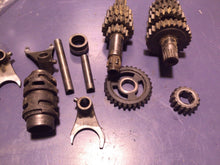 Load image into Gallery viewer, 1990 SUZUKI RM125 ENGINE TRANSMISSION TRANNY ASSEMBLY GEARS 24121-01X00 2