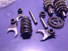 Load image into Gallery viewer, 1990 SUZUKI RM125 ENGINE TRANSMISSION TRANNY ASSEMBLY GEARS 24121-01X00 2