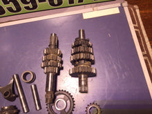 Load image into Gallery viewer, 1990 SUZUKI RM125 ENGINE TRANSMISSION TRANNY ASSEMBLY GEARS 24121-01X00 2