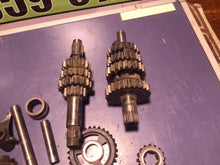 Load image into Gallery viewer, 1990 SUZUKI RM125 ENGINE TRANSMISSION TRANNY ASSEMBLY GEARS 24121-01X00 2