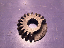 Load image into Gallery viewer, 1986 Suzuki quadsport lt230 S Kicker Starter Hardware Gear 46-22a-d