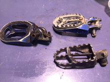 Load image into Gallery viewer, ✅ 2005 kx250 Pegs Foot Mounts KAWASAKI KX250 125  05-07