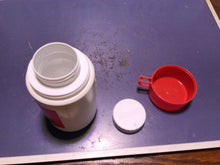 Load image into Gallery viewer, Disney Toy Story Thermos Green Army Men Plastic Kids Lunch Red Top