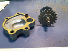 Load image into Gallery viewer, ✅ 2002 cr250r Water Pump Cover w Housing Impeller HONDA CR250 GEN OEM 2002-2007