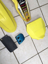 Load image into Gallery viewer, 2005 SUZUKI RMZ450 Plastics Shrouds Number Plates Fenders Side RM-Z 450 05-07