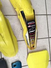 Load image into Gallery viewer, 2005 SUZUKI RMZ450 Plastics Shrouds Number Plates Fenders Side RM-Z 450 05-07