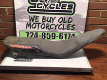 Load image into Gallery viewer, 03-05 YAMAHA YZ250F YZ450F YZ 250F OEM FOAM PAN SEAT SADDLE RAILS BAS