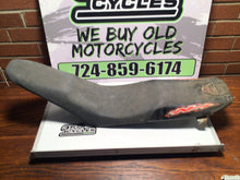 Load image into Gallery viewer, 03-05 YAMAHA YZ250F YZ450F YZ 250F OEM FOAM PAN SEAT SADDLE RAILS BAS