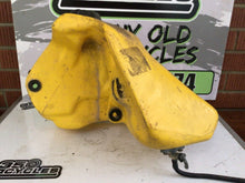 Load image into Gallery viewer, 1999 86-01 RM80 OEM FUEL GAS TANK RESERVOIR CONTAINER PETCOCK 44110-02B00-25Y