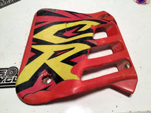 Load image into Gallery viewer, CR 125 HONDA ** 1987 CR 125R 1987 RADIATOR SHROUD cr125