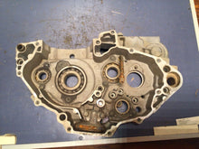 Load image into Gallery viewer, 02 Yamaha YZ 426F YZ 426 Right Engine Crankcase Case 5SF-15150-00-00 2002