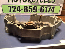Load image into Gallery viewer, 02 Yamaha YZ 426F YZ 426 Right Engine Crankcase Case 5SF-15150-00-00 2002