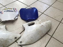 Load image into Gallery viewer, 2002 Yamaha Yz426f Plastics Body Kit Cowls Side Cover Number plate