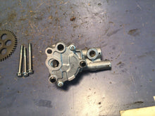 Load image into Gallery viewer, 1987 HONDA XL600R XL 600 OIL PUMP + OIL LINES - TUBING - GOOD WORKING PUMP