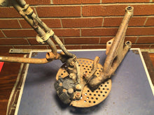 Load image into Gallery viewer, 1991 HONDA TRX250X FRONT LOWER UPPER RIGHT CONTROL A ARMS KNUCKLE HUB Caliper