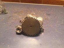 Load image into Gallery viewer, 1987 - 1992 HONDA TRX250X OEM OIL PUMP 250x
