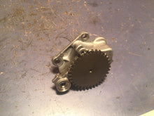 Load image into Gallery viewer, 1987 - 1992 HONDA TRX250X OEM OIL PUMP 250x