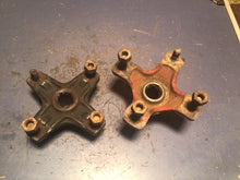 Load image into Gallery viewer, HONDA TRX 250X 300EX 400EX REAR WHEEL AXLE HUB WITH LUG NUTS 42410-HC0-000