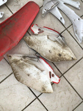 Load image into Gallery viewer, 2004 - 2007 HONDA CRF250R CRF250 R GENUINE COMP PLASTIC KIT Fender Tank Shrouds