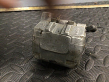 Load image into Gallery viewer, GENUINE OEM 2001 HONDA SPORTRAX 400 TRX400EX FRONT BRAKE CALIPER SET BINDER PADS