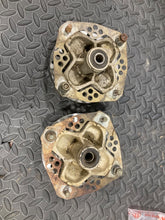 Load image into Gallery viewer, 1999 Yamaha Warrior YFM350 OEM Front Spindle Knuckles Hubs & Rotors Left & Right