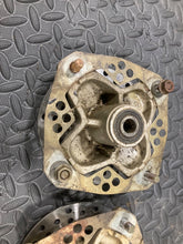 Load image into Gallery viewer, 1999 Yamaha Warrior YFM350 OEM Front Spindle Knuckles Hubs & Rotors Left & Right