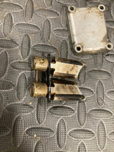 Load image into Gallery viewer, 2003 SUZUKI RM85 RM85L OEM K3 ENGINE POWER VALVE GOVERNOR ASSEMBLY 11250-03B00