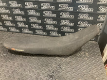 Load image into Gallery viewer, 2006 05-07 KTM 250 XC-F 450 SX-F EXC XC-W SEAT PAD WITH GREAT COVER 54807040400